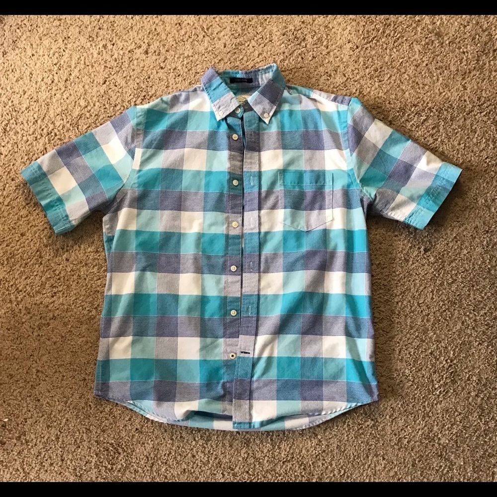 Men’s St John”s Bay medium short sleeve shirt